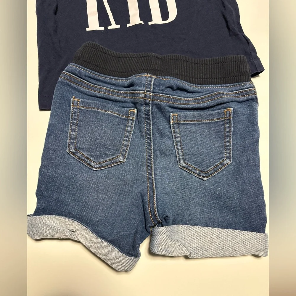 Gap cotton Kid tee in navy and Jumping bean Jean shorts 2t